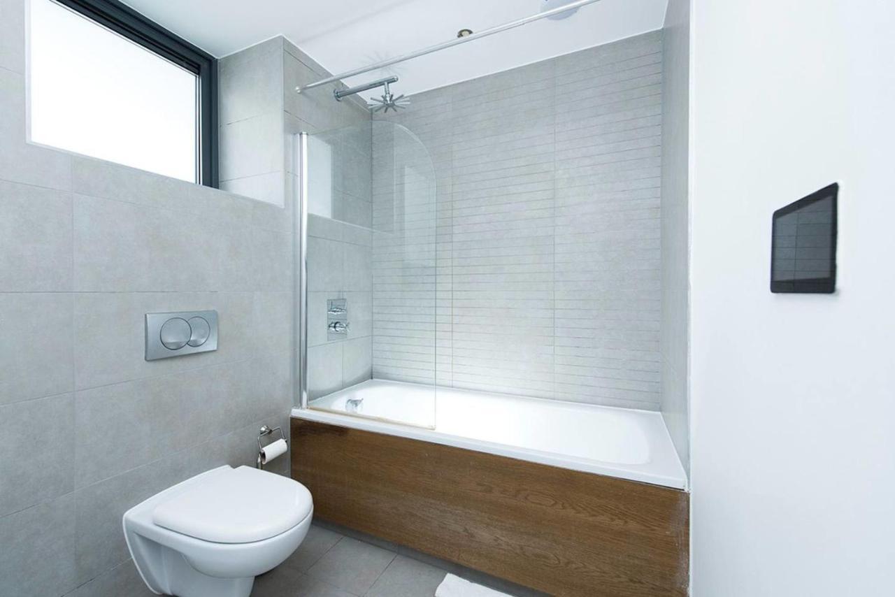 Stylish 2 Bedroom Flat With Balcony In لندن المظهر الخارجي الصورة