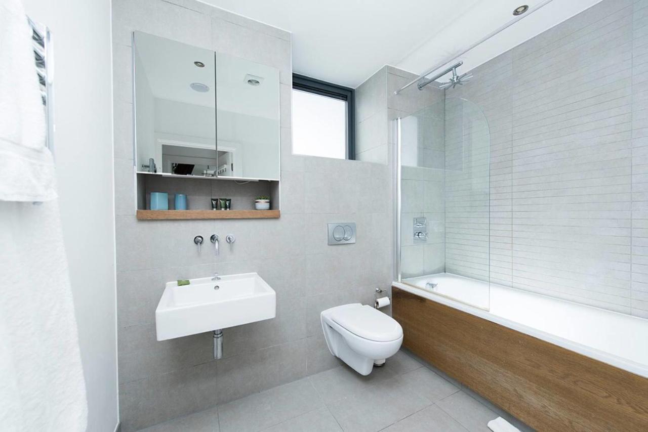 Stylish 2 Bedroom Flat With Balcony In لندن المظهر الخارجي الصورة